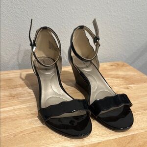 Bandolino Black Wedge Shoes Elegant and Versatile